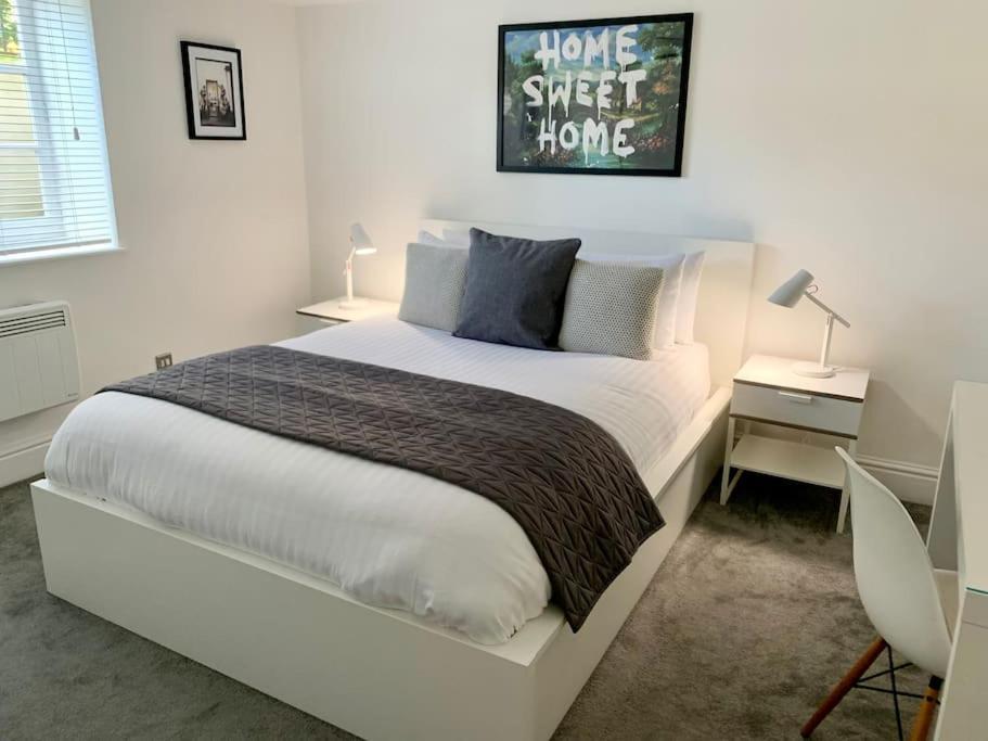 Modern, Period Property With Parking - Located Near Uni, Hospital & Town Centre Ρίντινγκ Εξωτερικό φωτογραφία