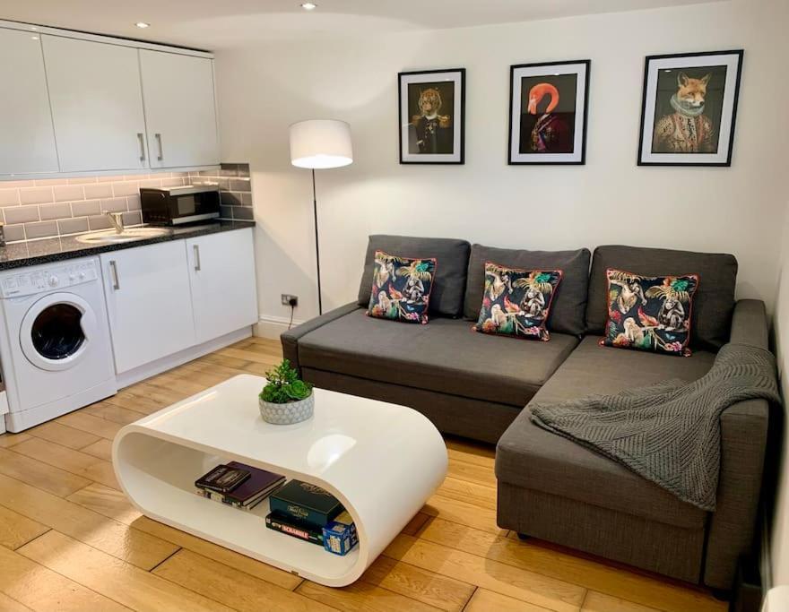 Modern, Period Property With Parking - Located Near Uni, Hospital & Town Centre Ρίντινγκ Εξωτερικό φωτογραφία