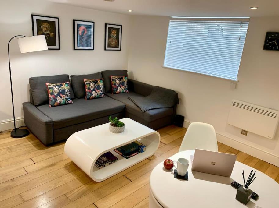 Modern, Period Property With Parking - Located Near Uni, Hospital & Town Centre Ρίντινγκ Εξωτερικό φωτογραφία